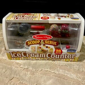 Melissa and Doug Scoop and Serve Ice Cream Counter